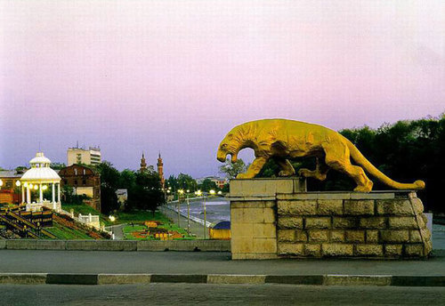 Северная Осетия, Владикавказ, вид на набережную р. Терек с чугунного моста. Фото с сайта http://gallery.darial-online.ru