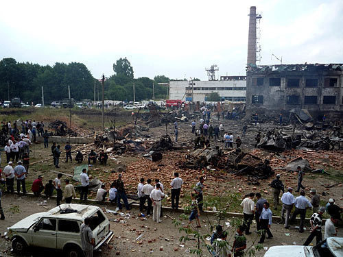 Теракт у здания ГОВД в Назрани. Ингушетия, 17 августа 2009 года. Фото "Кавказского Узла"