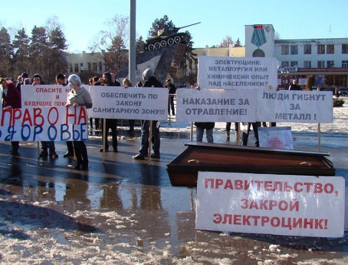 Пикет против деятельности завода "Электроцинк". Владикавказ, 5 января 2012 года. Фото Хетага Хутинаева, tagaur.livejournal.com