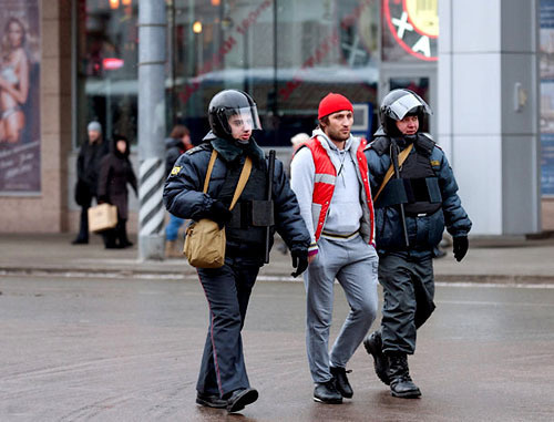 Беспорядки возле ТЦ "Европейский" в Москве. 15 декабря 2010 г. Фото: taek.livejournal.com © ЮГА.ру