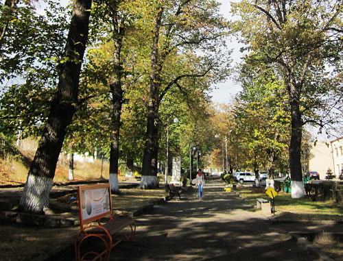 По решению Совета старейшин Степанакерта, одна из центральных аллей города впредь будет называться парком Поэзии. Нагорный Карабах, 20 октября 2012 г. Фото Алвард Григорян для "Кавказского узла"