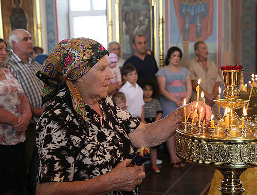 Ингушетия, станица Орджоникидзевская, 5 мая 2013 г. Празднование Пасхи в храме Покрова святой Богородицы. Фото Ахмеда Осмиева, http://www.ingushetia.ru