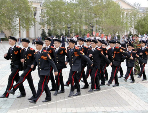 Участники "Парада наследников Победы". Махачкала, 7 мая 2013 г. Фото: Народное собрание Республики Дагестан http://nsrd.ru/