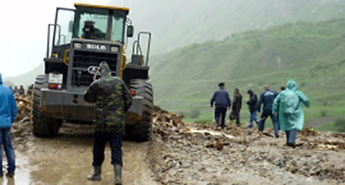 Аварийно-восстановительные работы в Черекском районе, КБР. Фото: http://07.mchs.gov.ru/operationalpage/operational/item/2808739/