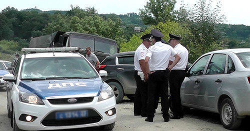 Полицейский рейд в село Черешня во время которого были задержаны Анна Грицевич и Владимир Кимаев. Краснодарский край, 29 июня 2015 г. Фото Анны Грицевич для "Кавказского узла"