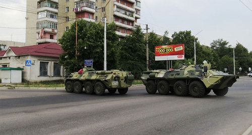 Спецтехника на улице города во время КТО. Фото: http://nac.gov.ru/nakmessage/2015/08/04/v-kabardino-balkarii-neitralizovana-gruppa-iz-shesti-boevikov.html