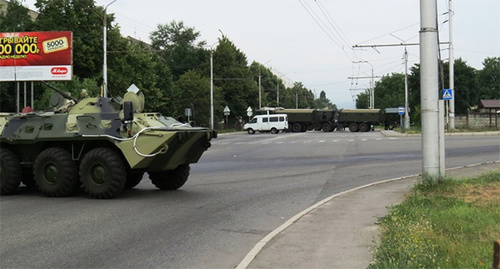 Спецтехника силовиков на улице города во время КТО. Фото: http://nac.gov.ru/nakmessage/2015/08/04/v-kabardino-balkarii-neitralizovana-gruppa-iz-shesti-boevikov.html