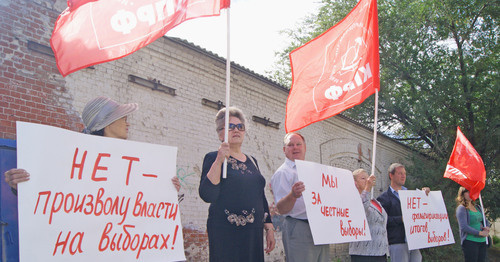 Пикет против фальсификаций на выборах провели коммунисты в Волгограде. Волгоград, 14 сентября 2015 г. Фото Татьяны Филимоновой для "Кавказского узла"