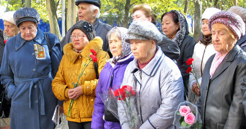 Митинг памяти жертв репрессий у мемориала "Невинно убиенным". Ростов-на-Дону, 30 октября 2015 г. Фото Константина Волгина для "Кавказского узла"