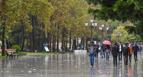 Ливень в Баку. Фото: © SPUTNIK / MURAD ORUJOV
http://ru.sputnik.az/photo/20161017/407378508/liven-v-baku.html