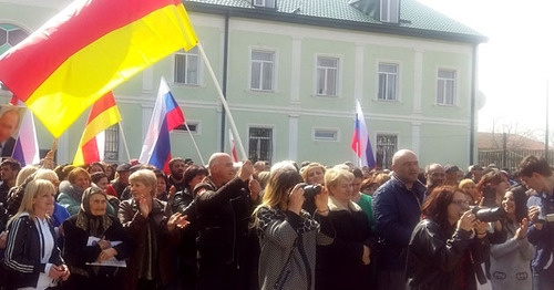 Акция в Цхинвале в поддержку Эдуарда Кокойты. 13 марта 2017 г. Фото Арсена Козаева для "Кавказского узла"