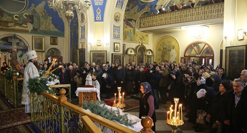 Рождественское богослужение в Свято-Успенском соборе Махачкалы. Фото предоставлено пресс-службой Махачкалинской епархии http://goragospodnya.ru/2019/01/07/v-svyato-uspenskom-sobore-g-maxachkaly-otprazdnovali-rozhdestvo-xristovo/