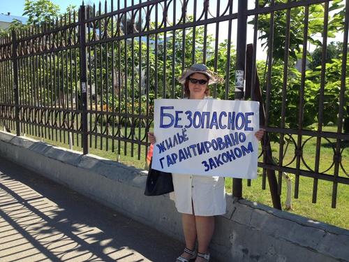 Одиночный пикет в Астрахани. Фото Алёны Садовской для "Кавказского узла"