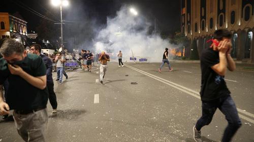 Разгон участников акции протеста в Тбилиси. 21 июня 2019 г. Фото: REUTERS/Irakli Gedenidze