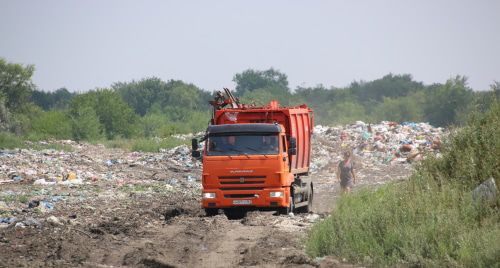 Мусоровоз на полигоне в Бвагаевской. Фото Вячеслава Прудникова для "Кавказского узла",