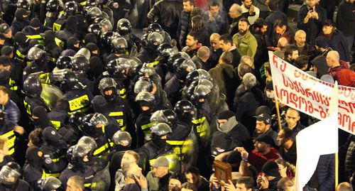 Участники митинга против показа в кинотеатрах фильма "А потом мы танцевали". Фото Инны Кукуджановой для  "Кавказского узла"