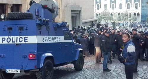 Спецтехника на акции протеста в Тбилиси. 18 ноября 2019 года. Фото Инны Кукуджановой для "Кавказского узла"