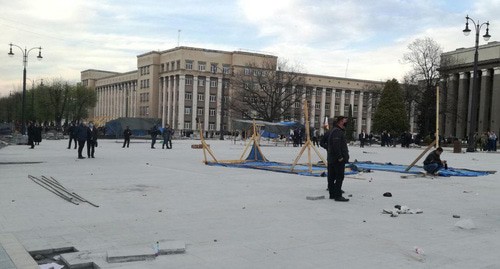 Опустевшая площадь после митинга. Владикавказ, 20 апреля 2020 г. Фото Эммы Марзоевой для "Кавказского узла"