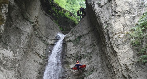 Спасатели в горах. Фото пресс-службы МЧС КБР https://07.mchs.gov.ru/deyatelnost/press-centr/novosti/4203393