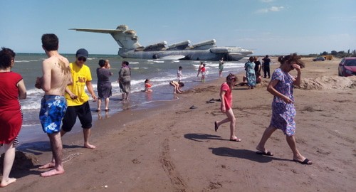 Жители Дагестана пришли познакомиться с ракетопланом "Лунь". Фото Мурада Мурадова для "Кавказского узла".