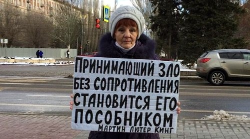 Одиночный пикет Галины Тихенко. Волгоград, 7 марта 2021 года. Фото Татьяны Филимоновой для "Кавказского узла".