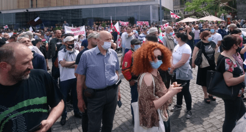 Участники протестной акции в Тбилиси. Фото Беслана Кмузова для "Кавказского узла"