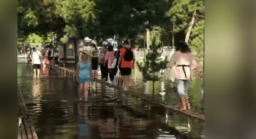 Подтопления в лагере "Зори Анапы". Стоп-кадр из видео, опубликованного 22.08.21 порталом V1, https://v1.ru/text/incidents/2021/08/22/70092452/