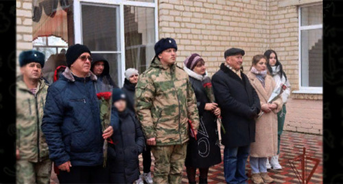 Торжественная церемония открытия мемориальной доски военнослужащему Росгвардии старшему лейтенанту Николаю Лежебокову. Скриншот https://t.me/rosgvard_sko/2310?single