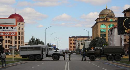 Силовики рядом с местом проведения митинга. Магас, 6 октября 2018 года. Фото Магомеда Муцольгова, https://www-kavkaz--uzel-eu.ceno.life/blogs/342/posts/34822